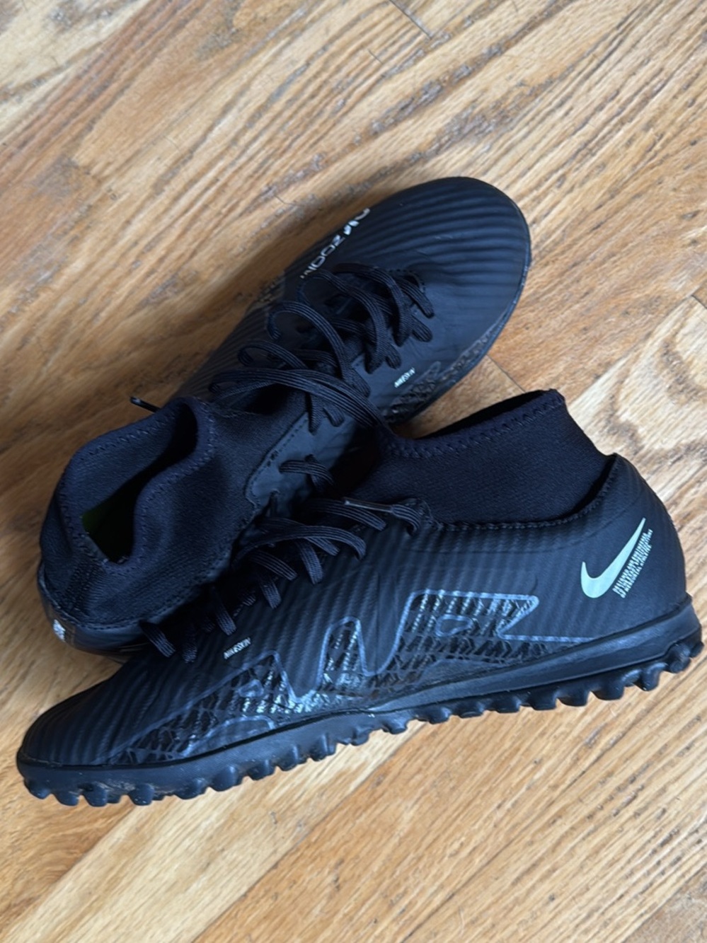 Nike Men’s Size 7 Black Athletic Turf Shoes with Swoosh